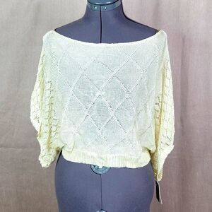 STUDIO F Crochet‎ Cream With Gold Threading Crop Blouse Large